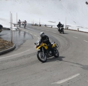 Ausgangspunkt-fuer-Top-Motorradtouren-in-den-Kitzbueheler-Alpen